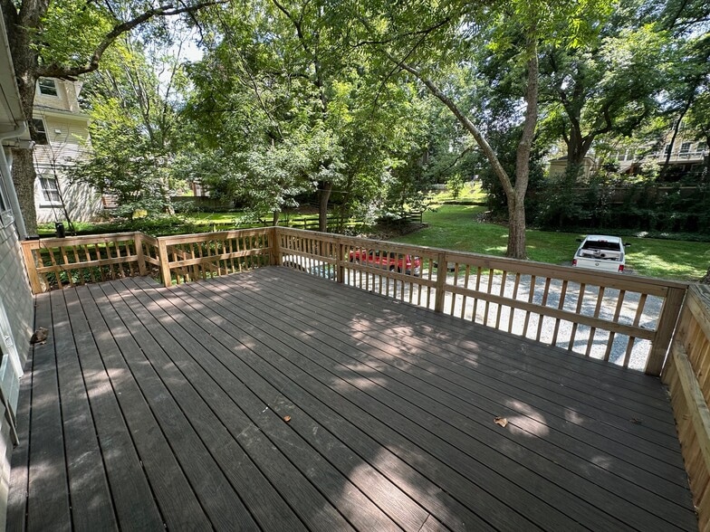 Apt A Private Deck 12' x 22' - 1212 Brookstown Ave