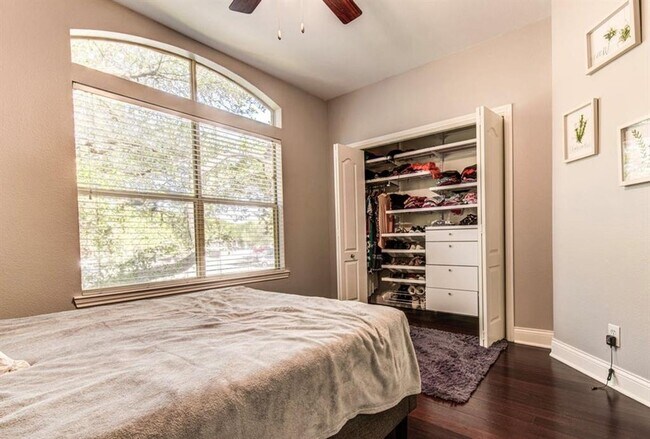 Building Photo - 6000 Shepherd Mountain Cove