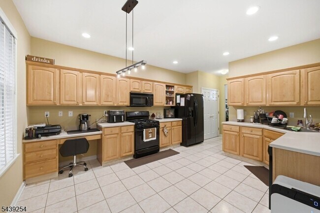 Building Photo - 75 Spring Hill Cir