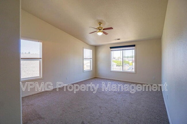 Building Photo - 8907 NE 84th St