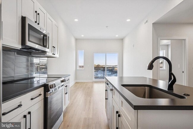 Building Photo - 2153 E Lehigh Ave