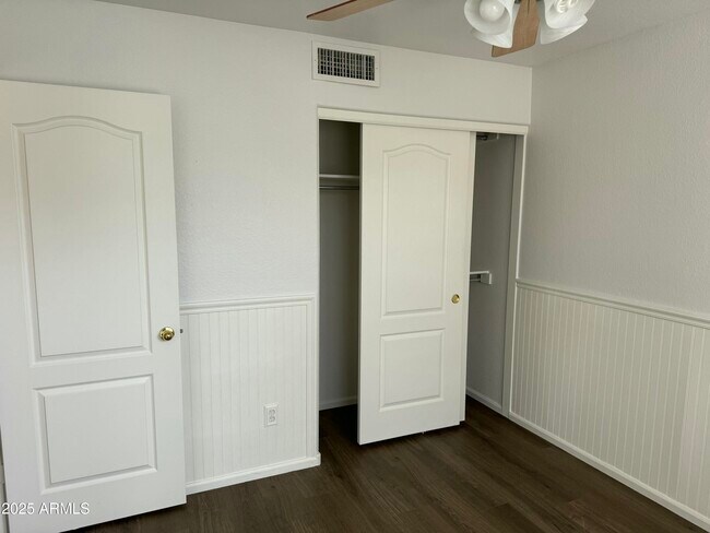 Building Photo - 11448 E Petra Ave