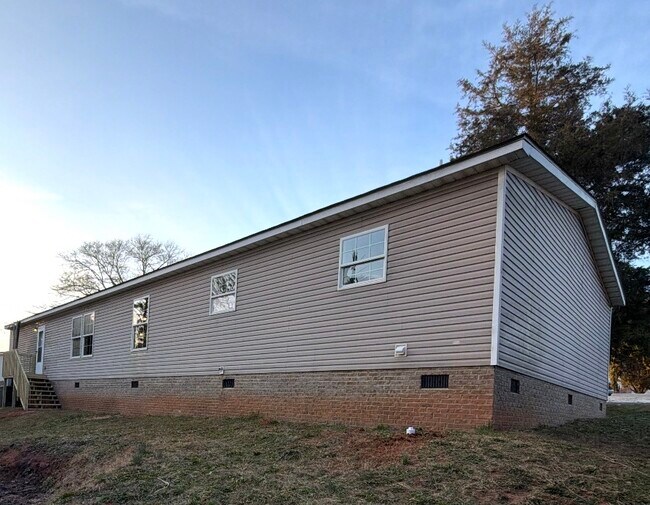 Building Photo - 796 Breazeale Rd