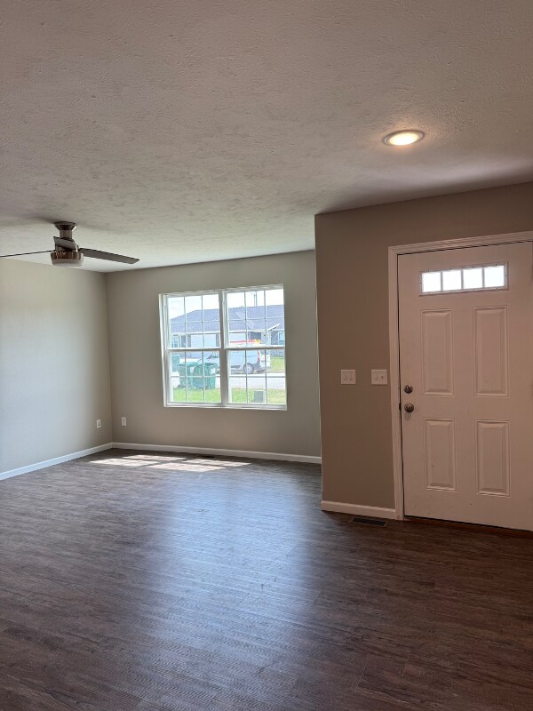 Building Photo - 919-921 W Stewart St