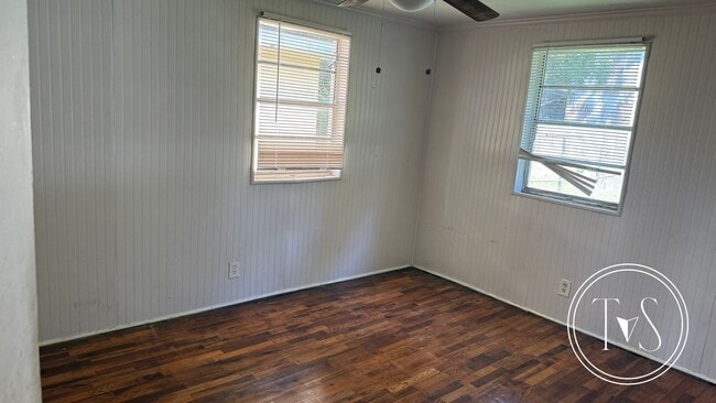 Building Photo - RATE DROP ALERT (was $1600/month)!