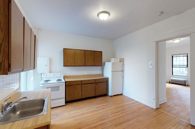 Kitchen - 5300-5308 S. Hyde Park Boulevard