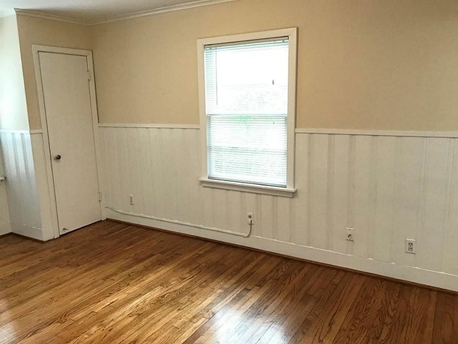 Building Photo - 2504 Kingston St