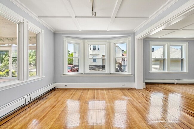 Building Photo - 68 Elm St