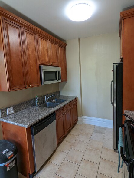 Kitchen - 2253 Loth St