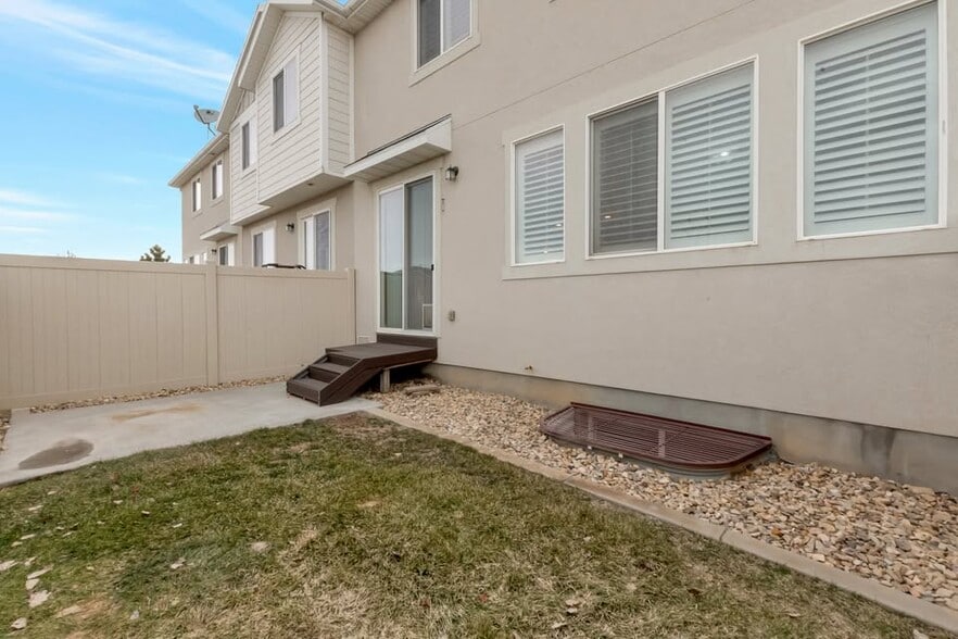 Building Photo - 3811 N Prairie Grass Dr