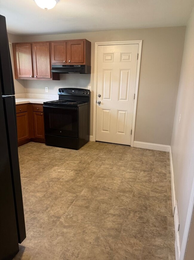 Building Photo - SPECIAL OFFER ! Sign lease by Monday 5/11/26 and  get  1/2 Off First Month rent!