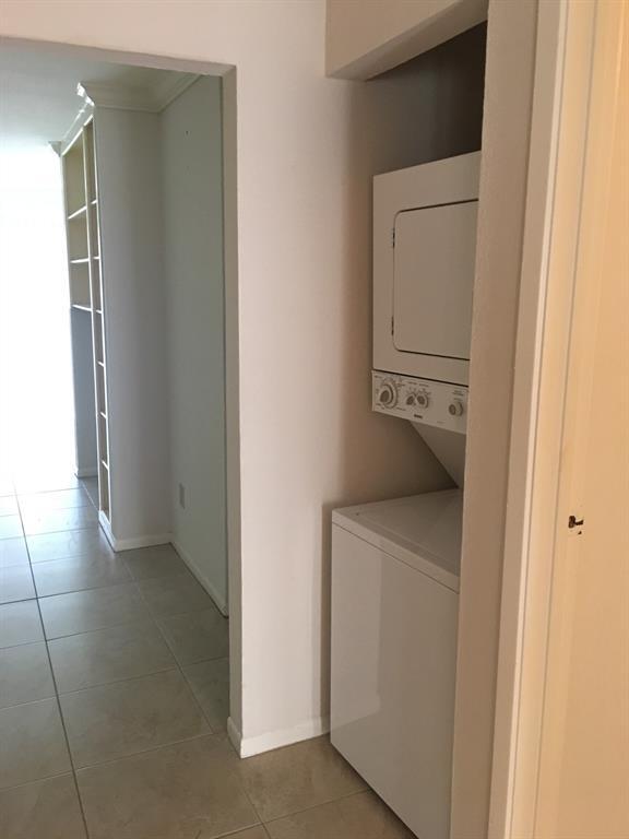 Building Photo - 6666 Harbor Town Dr