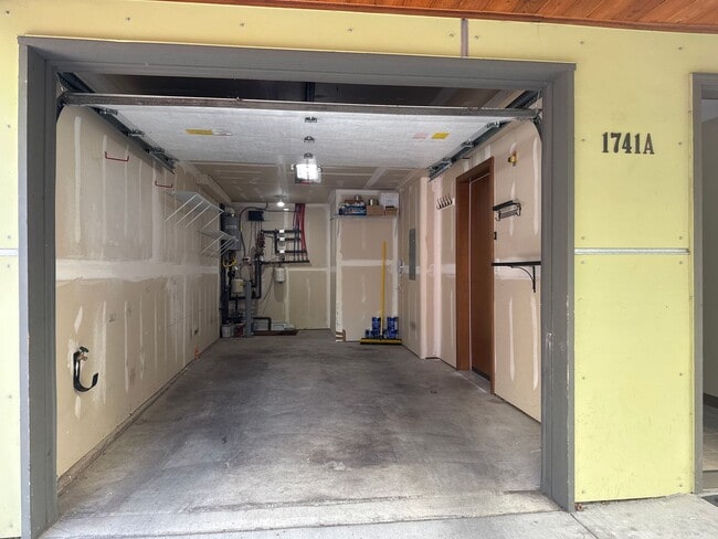 Building Photo - Convenient 3 beds, 2.5 bath in Ballard
