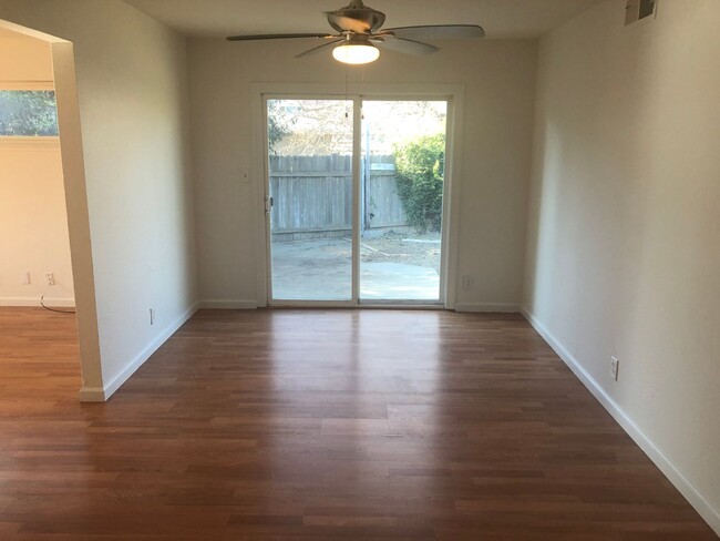 Building Photo - Large 3 Bedroom 2 Bath 1/2 Plex in Rancho ...