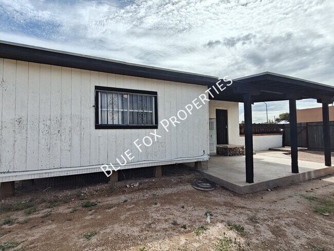 Building Photo - 1501 N 6th Ave