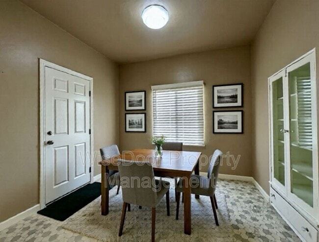 Building Photo - 1030 Leonard Ave