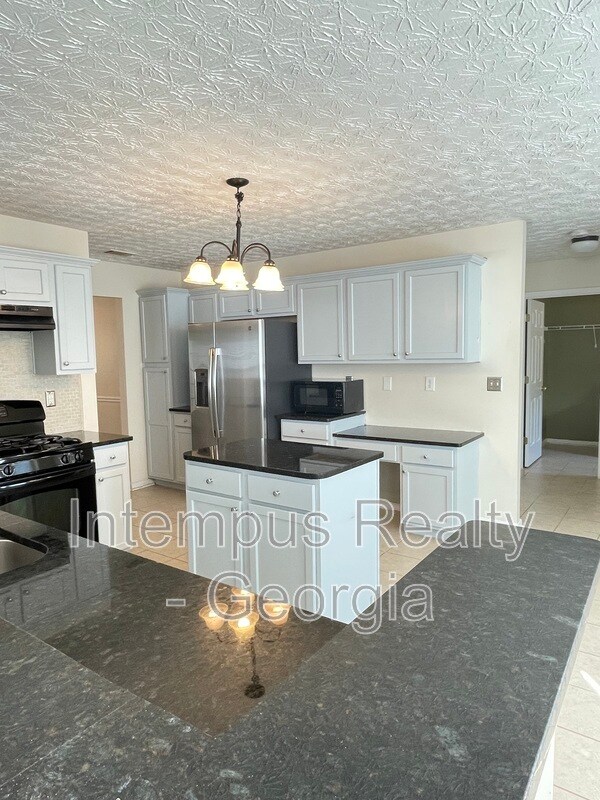 Building Photo - 2054 Pierce Way