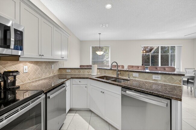 Building Photo - 6468 NW 78th Pl