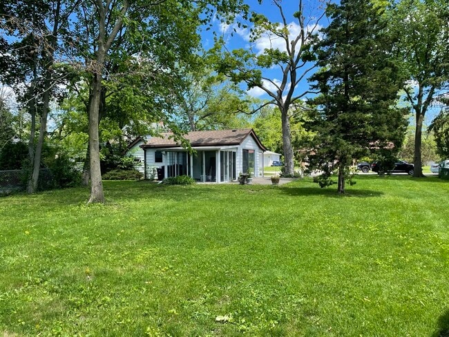 Building Photo - 1142 Broadmoor Pl