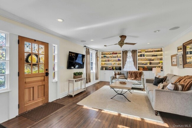 Building Photo - 105 Academy St