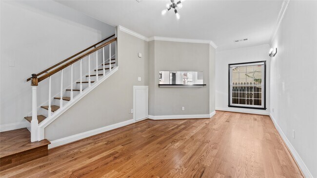 Primary Photo - 2215 Stanford St