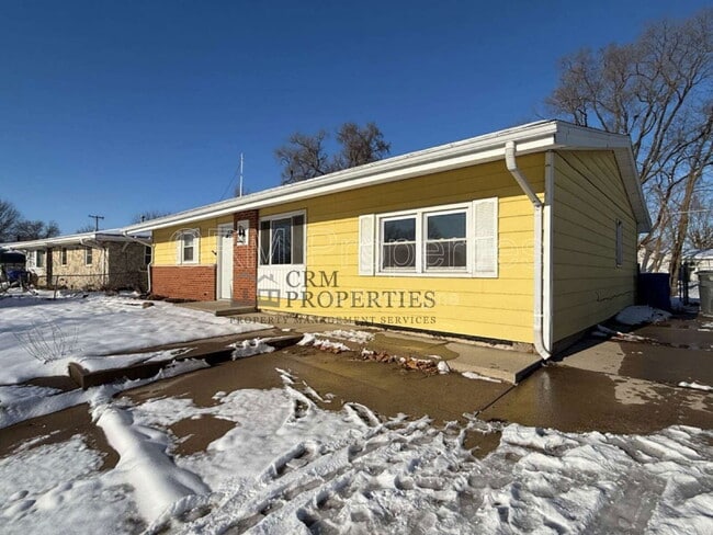 Building Photo - 806 Maumee Dr