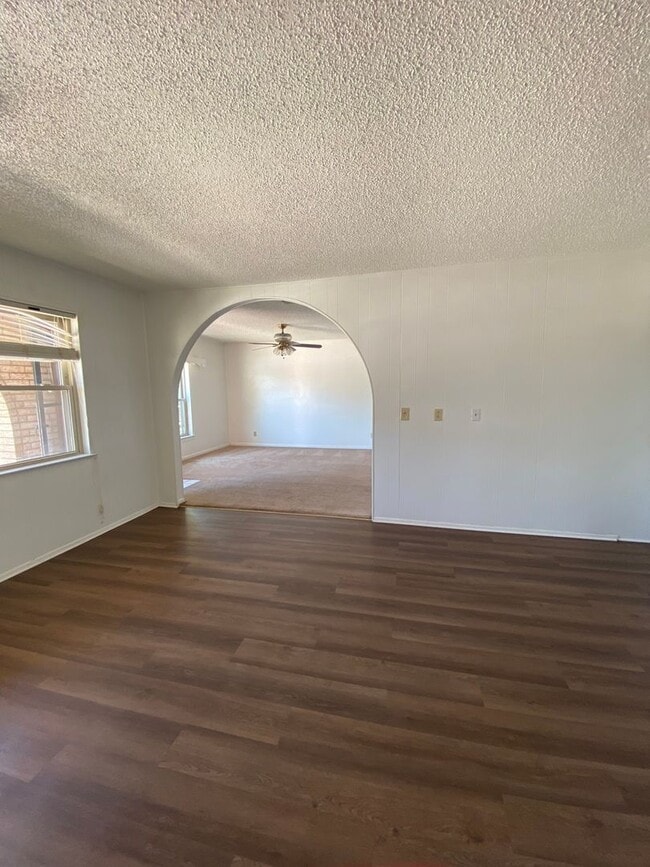 Building Photo - Eastside Single Family Home