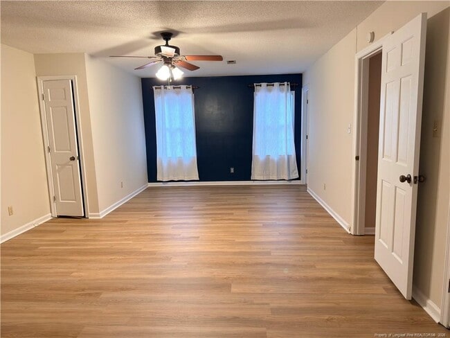 Building Photo - 5453 Thompson Cir