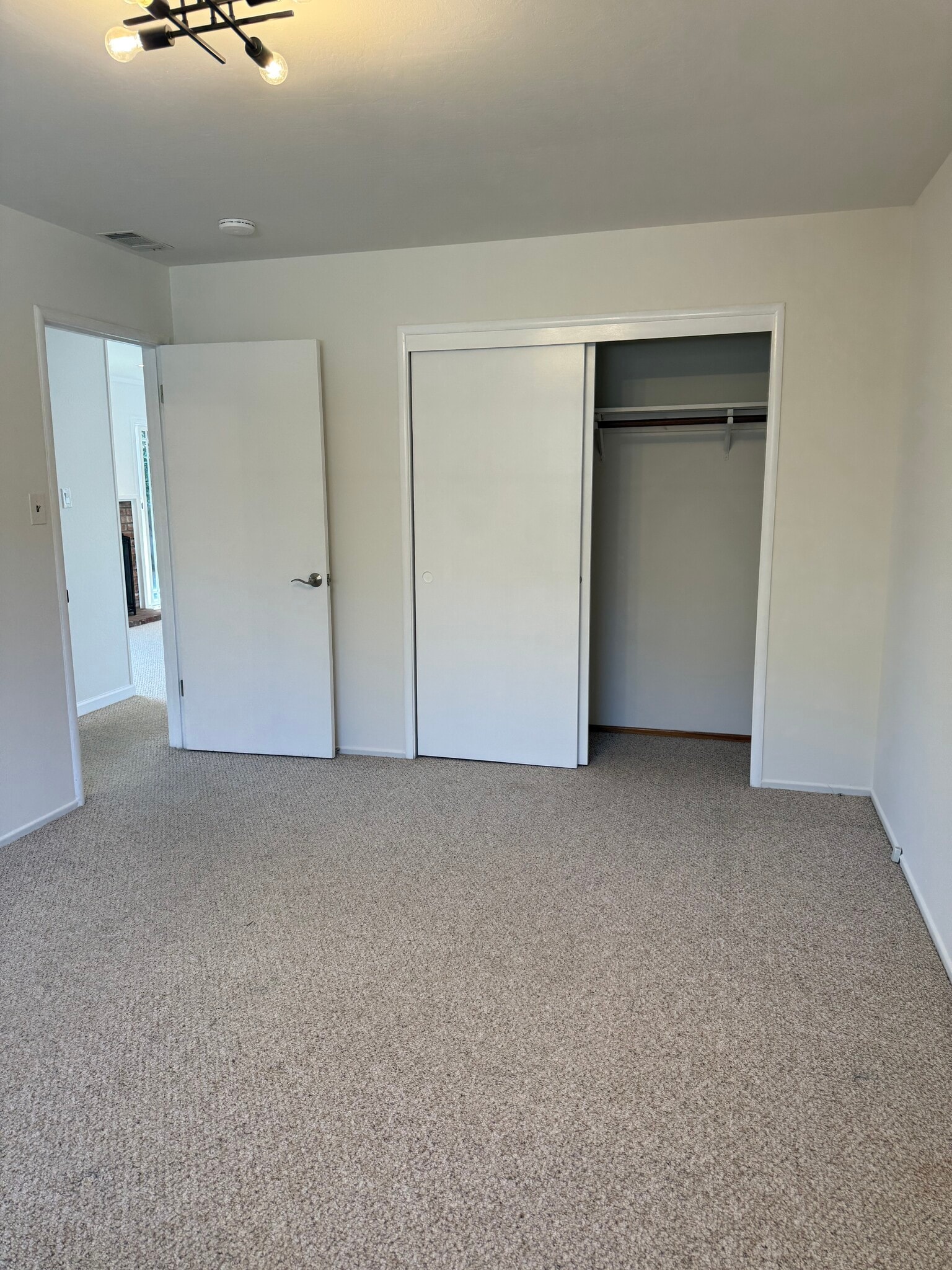 Building Photo - 1153 Sanchez Way