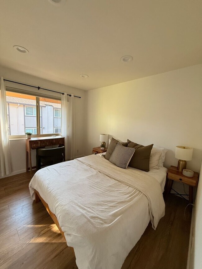 Building Photo - Welcome to this beautiful townhouse located in Walnut Creek-Countrywood 3 bedroom 2.5 Bath