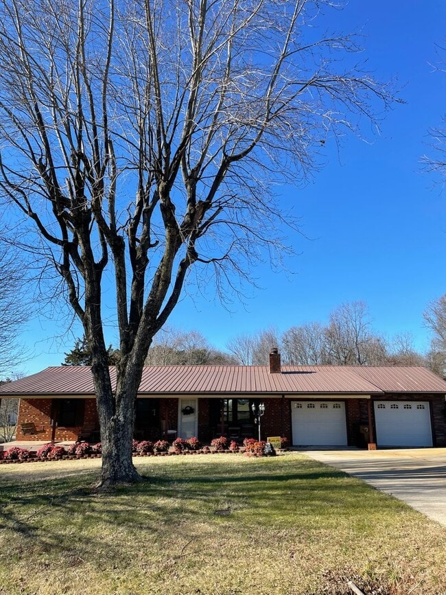 Building Photo - 4221 Valley Cir