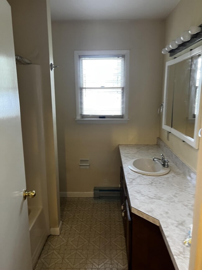 Building Photo - 236 Trimble Ave