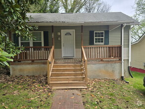 Building Photo - 610 Henry St