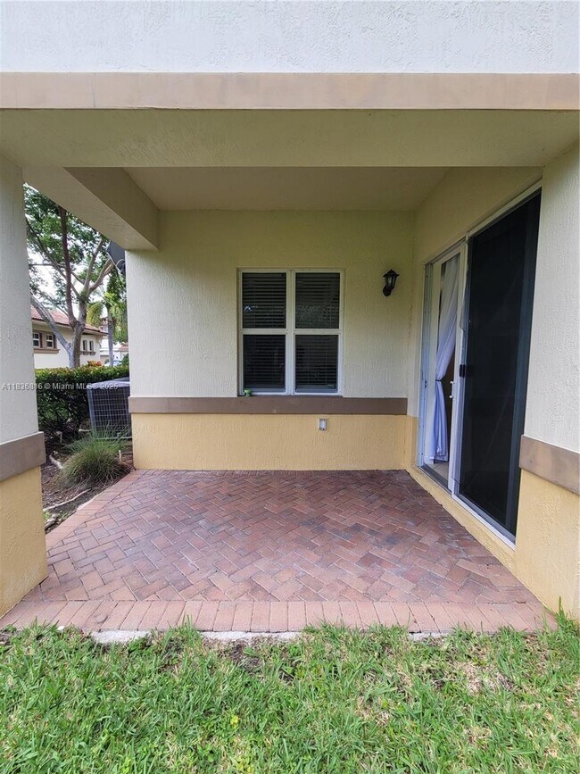 Building Photo - 6033 NW 118th Dr