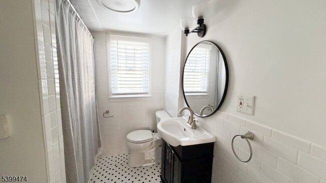 Building Photo - 19 Hazlett St