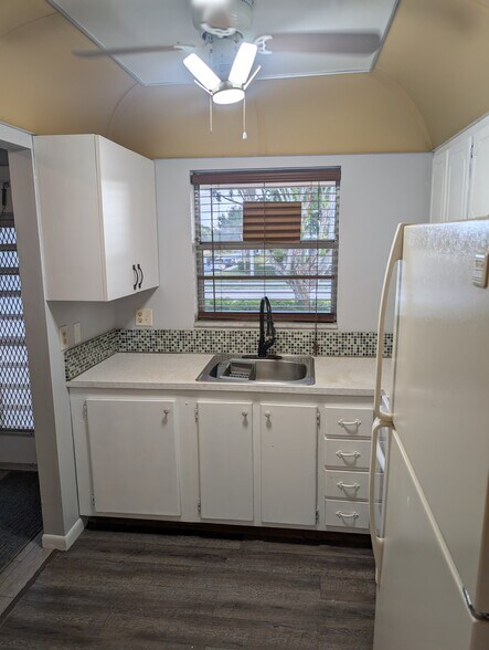 Building Photo - 9911 Sandalfoot Blvd