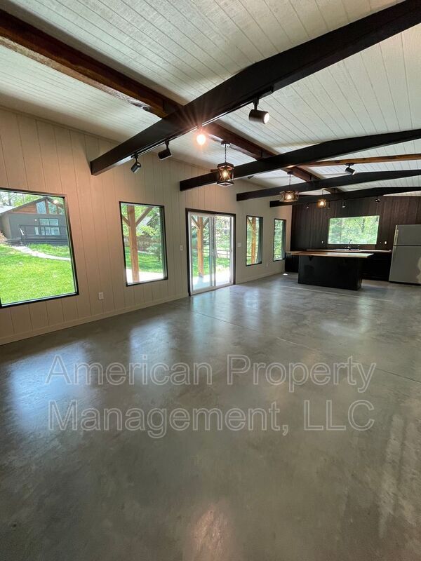 Building Photo - 3711 E 108th St