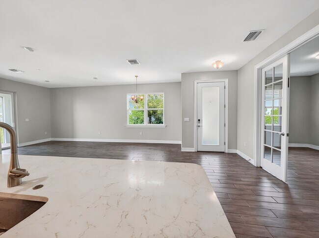 Building Photo - Live the Southwest Florida lifestyle in this lakefront villa in South Naples!