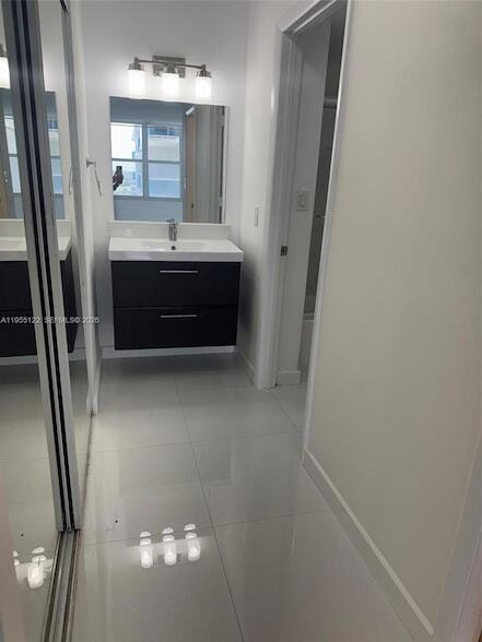 Building Photo - 3800 S Ocean Dr