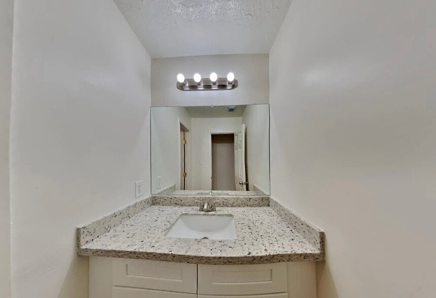 Building Photo - 10507 Mills Walk Dr
