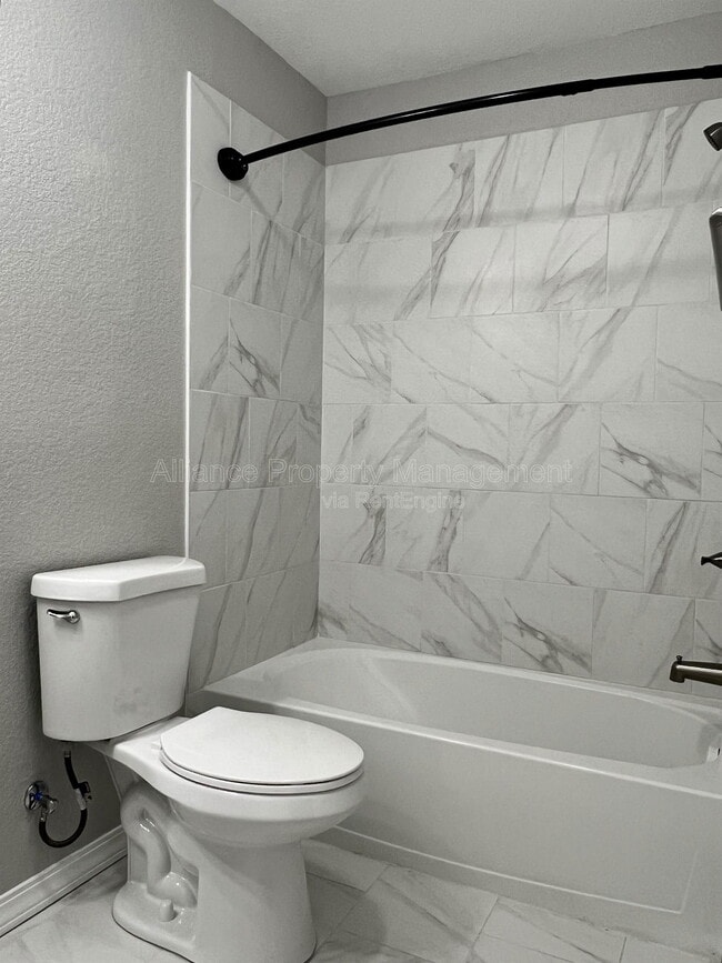 Building Photo - 7470 Grand Valley Dr