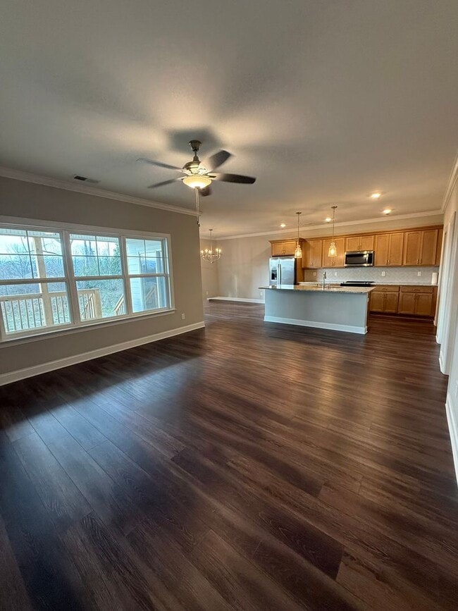 Building Photo - For Lease – Spacious Townhome in Hixson