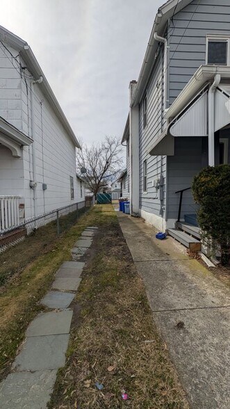 Building Photo - 230 Swetland St