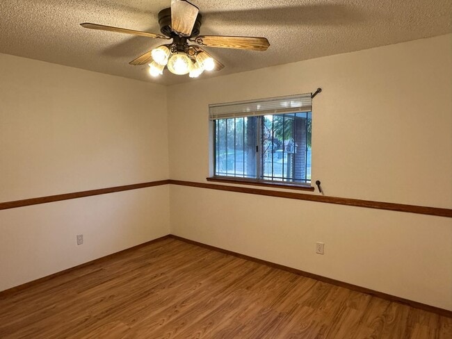Building Photo - 570 N Lemona St