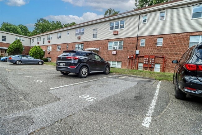 Building Photo - 96 Belair Dr