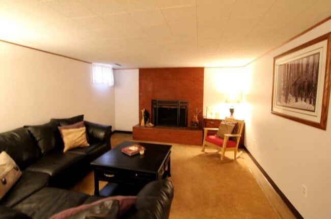 Building Photo - 2646 Yellowstone Ave