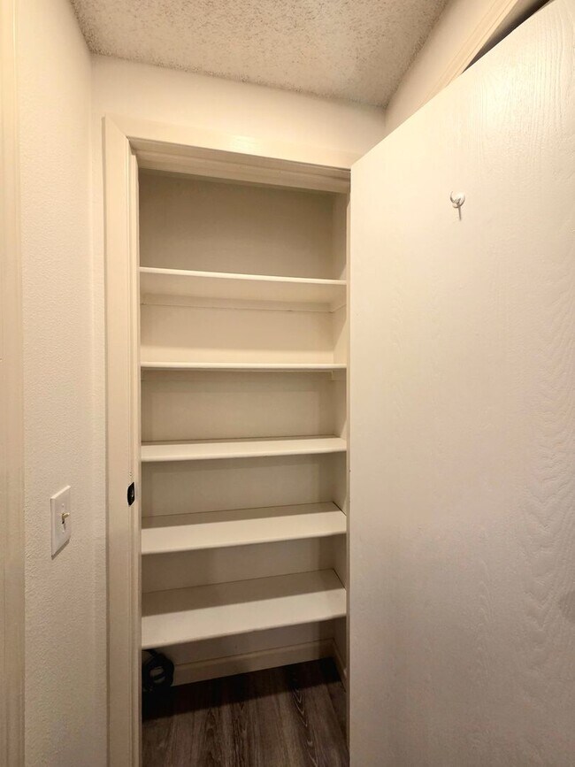 Building Photo - 1312 Springwater Ave