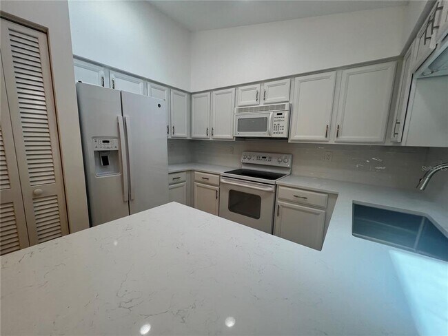 Building Photo - 22472 Tennyson Ave