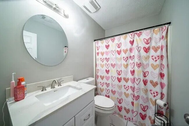 Building Photo - Charming 3BR House in Columbus