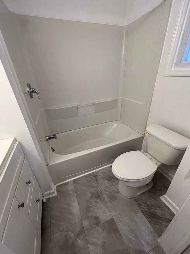 Building Photo - 2412 9th Ave